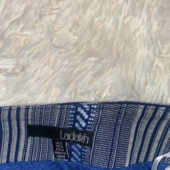 Ladakh  mini skirt with back zipper - Picture 3 of 3